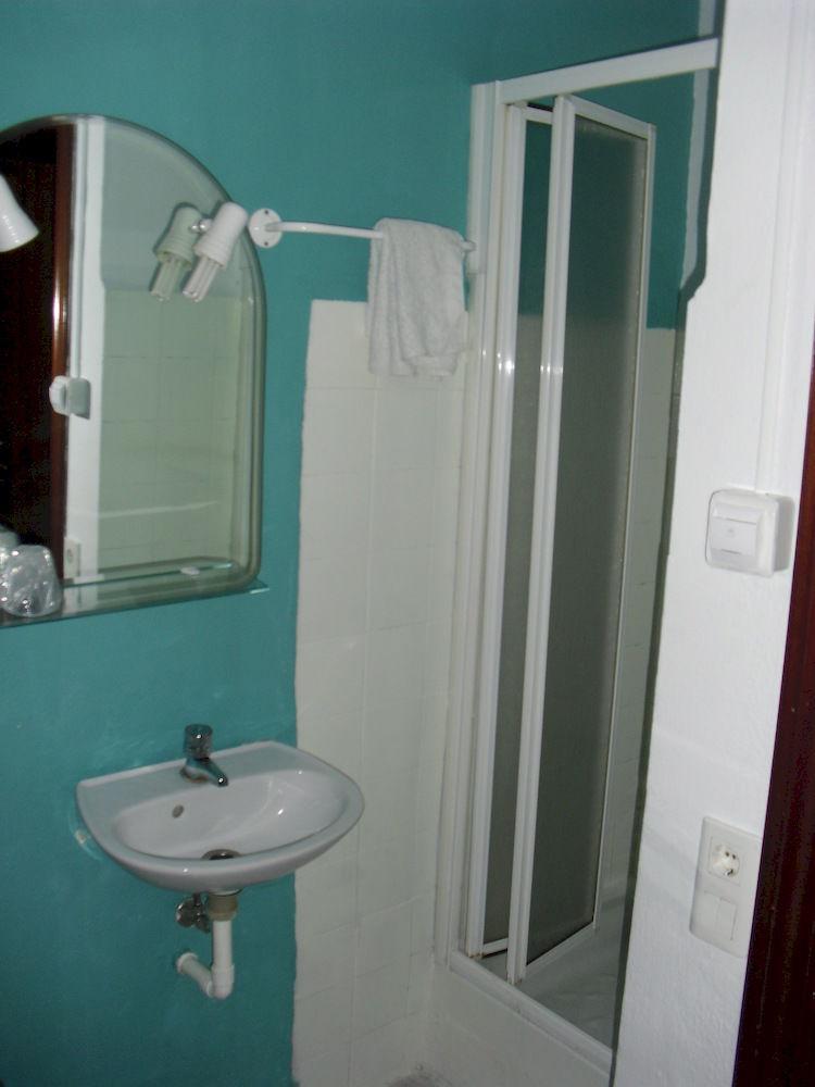 Virgen Del Rocio II Hotell Torremolinos Eksteriør bilde