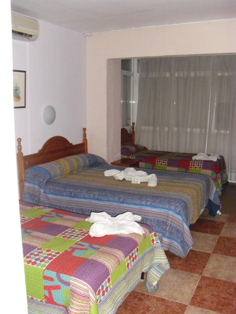 Virgen Del Rocio II Hotell Torremolinos Eksteriør bilde