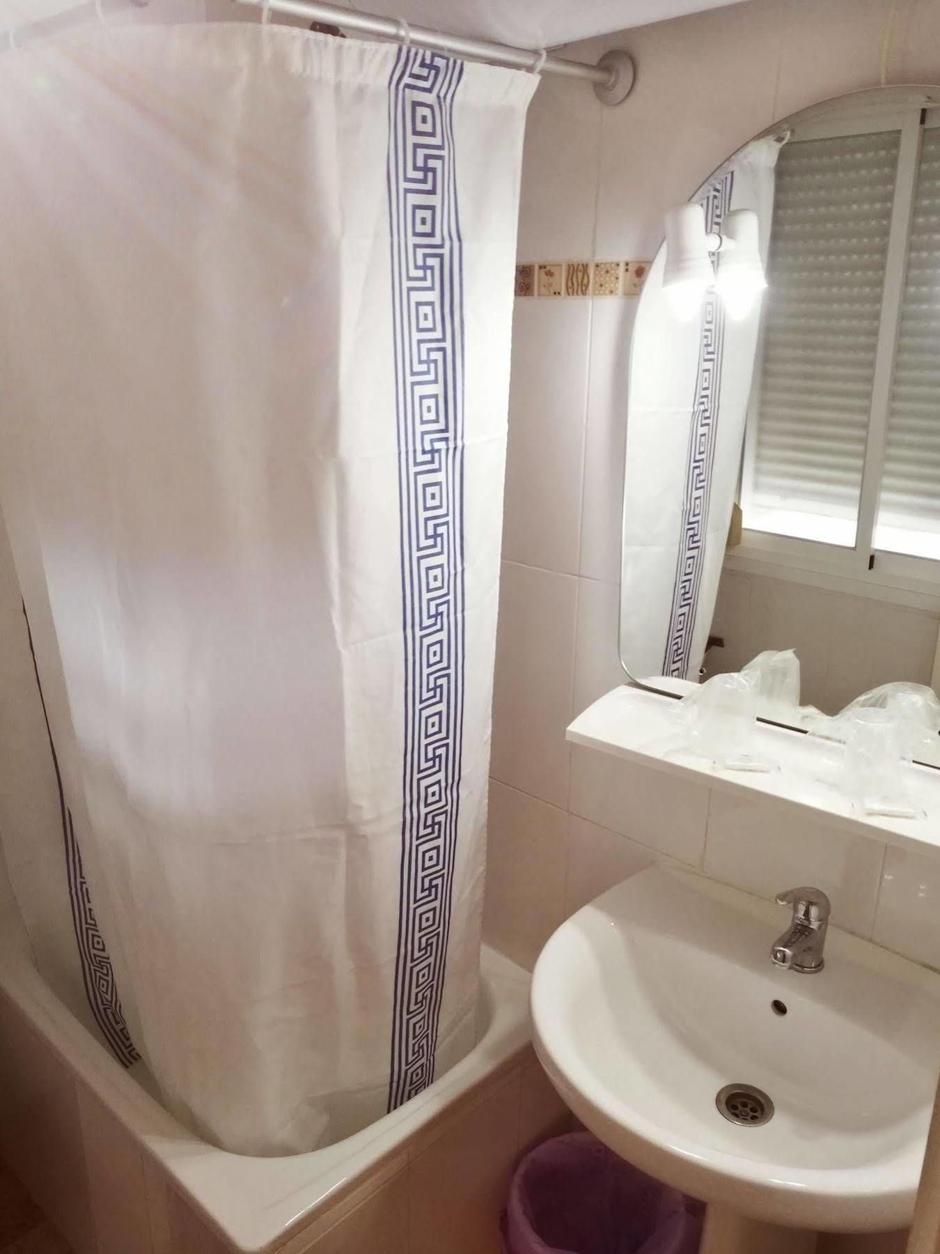 Virgen Del Rocio II Hotell Torremolinos Eksteriør bilde