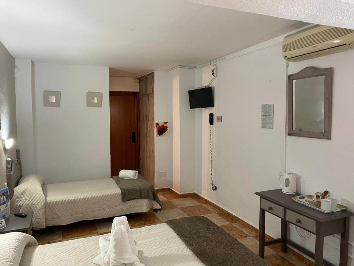 Virgen Del Rocio II Hotell Torremolinos Eksteriør bilde
