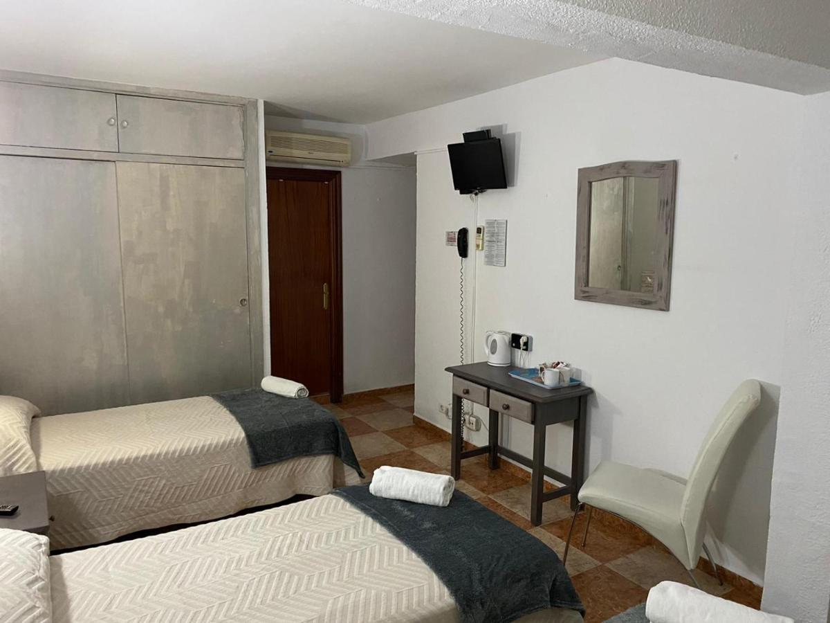 Virgen Del Rocio II Hotell Torremolinos Eksteriør bilde