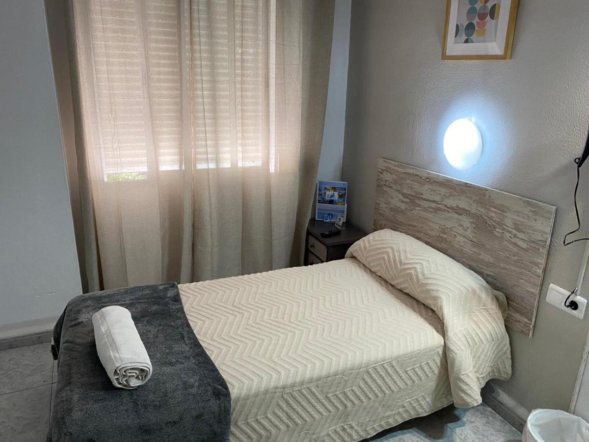 Virgen Del Rocio II Hotell Torremolinos Eksteriør bilde