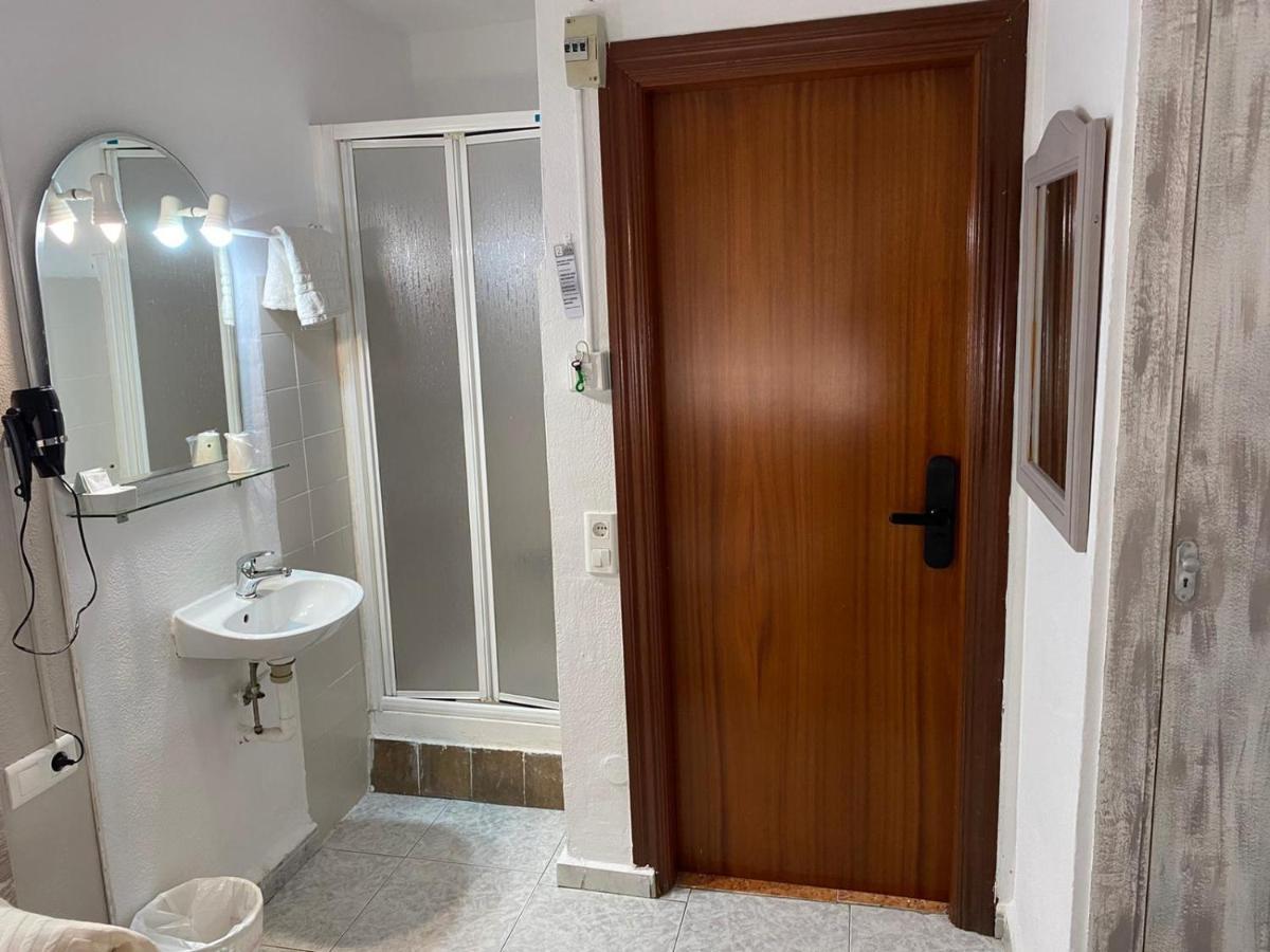 Virgen Del Rocio II Hotell Torremolinos Eksteriør bilde